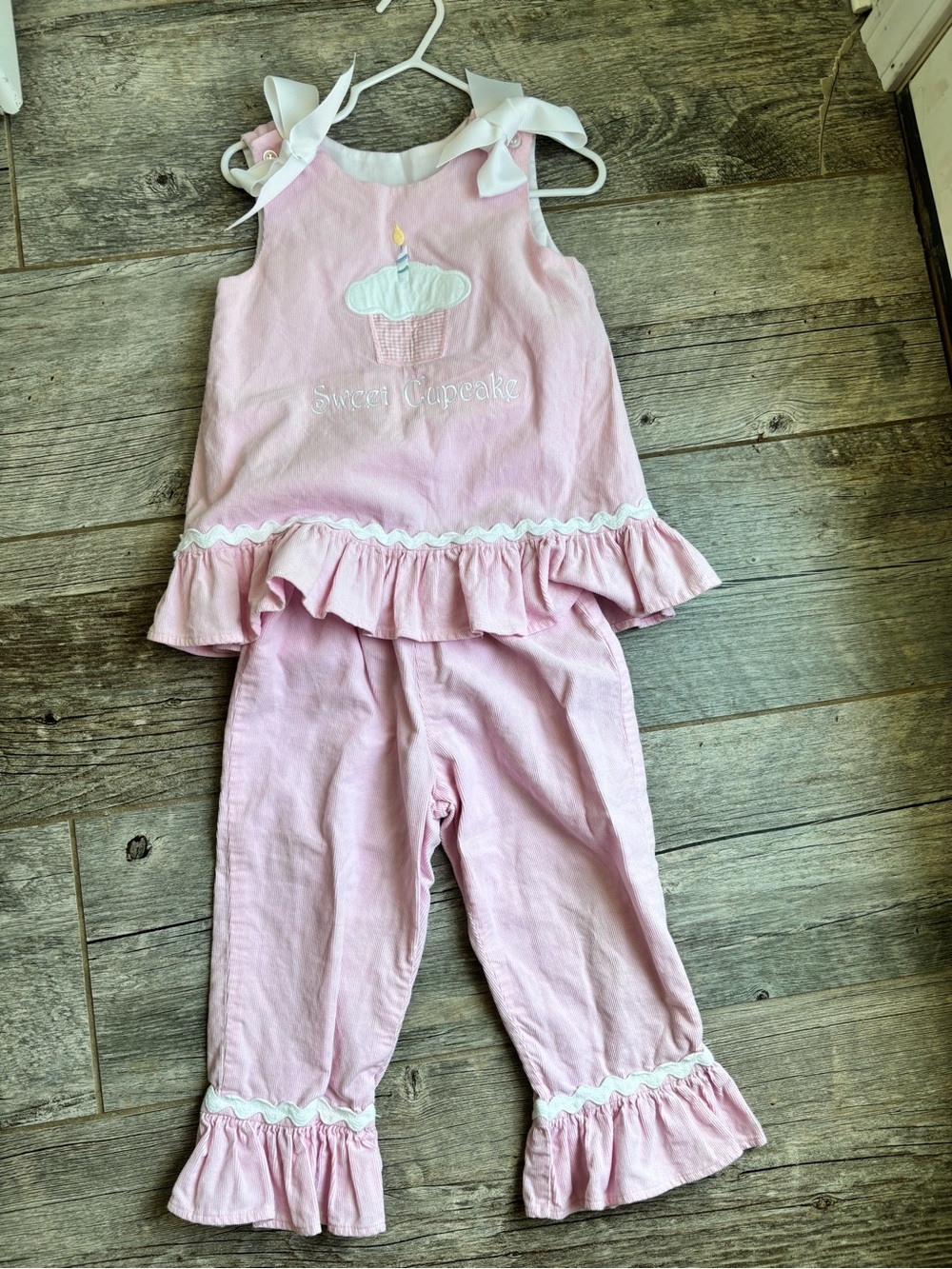 Bailey boys sweet cupcakes outfit size 24 months